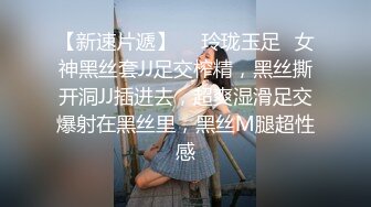 商场女厕全景双镜头偷拍大T恤美女的多毛大黑B年龄不大B却这么黑照理说不应该阿 (1)