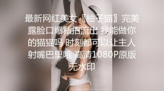  甜美妹子被大黑屌爆操，传教士一顿操，做完以后蛮享受的笑了