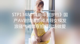 大二学舞蹈气质贫乳小妹扭动屁股脱下牛仔短裤，情趣开档内裤口交插嘴，抬起双腿抽插娇喘喊哥哥，操完厕所马桶上自慰