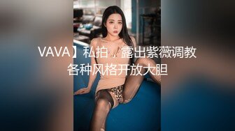 8月新流出山顶公园路边公厕偷拍❤️美女尿尿红衣少妇半蹲尿逼长得还可以