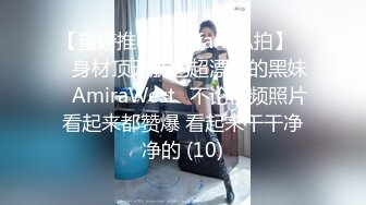  牛仔短裤大长腿贫乳美女和炮友居家啪啪，近距离特写交舔屌