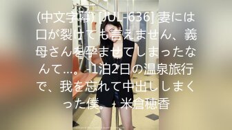   碎花裙子长发美少妇，被猥琐男无套后入巨乳乱颤乳头很粉嫩