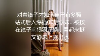 【双胞胎姐妹花浴室诱惑】长相清纯带着眼镜，浴室脱光光湿身诱惑，贫乳小奶子，翘起美臀拍打，坐马桶上掰穴特写