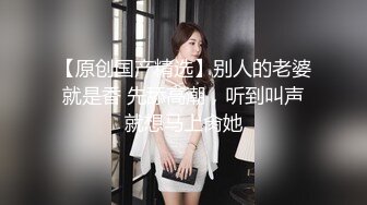 写字楼女厕再遇换蓝裙白丝美女前台两片与逼齐平的肥唇让人心痒